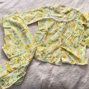 Tommie’s Vintage Two Piece Yellow Floral Pijamas.